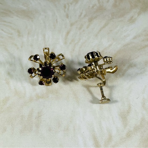 Super deep grape purple starburst screw back earrings mid mod 60s - Picture 3 of 5